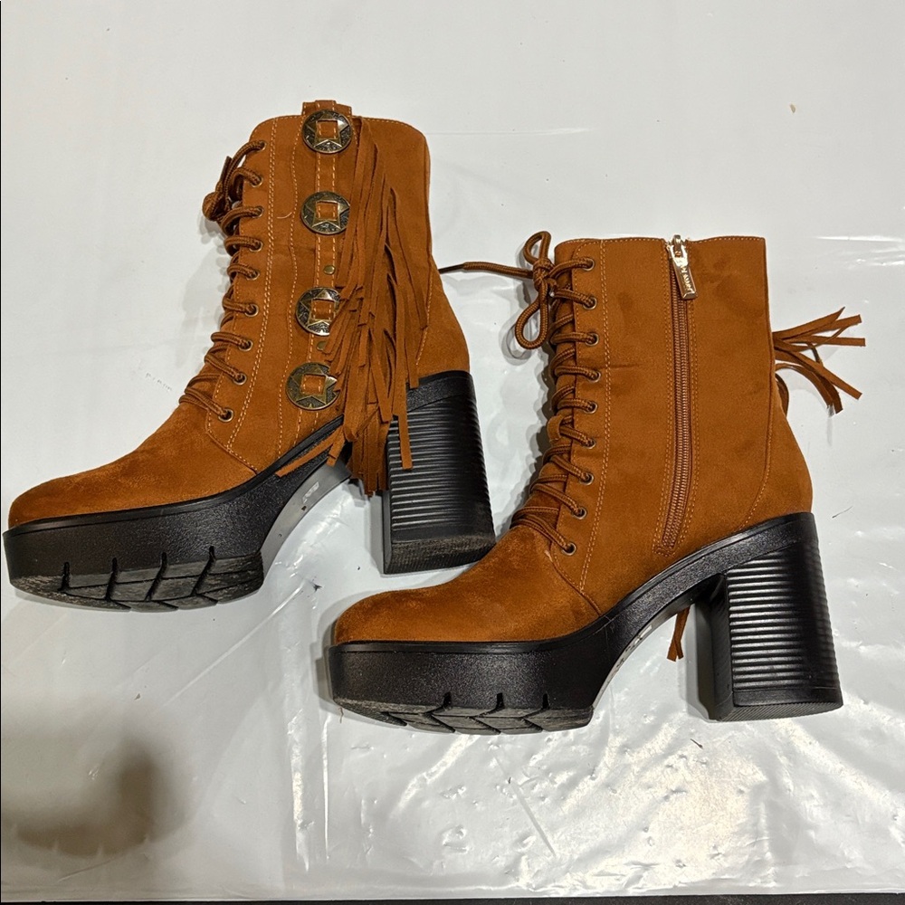 Brown Lace-Up Women's Boots; Size 8